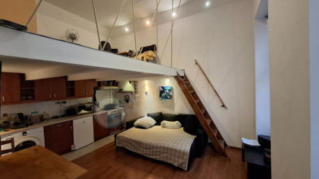 Holló utca Holló utca