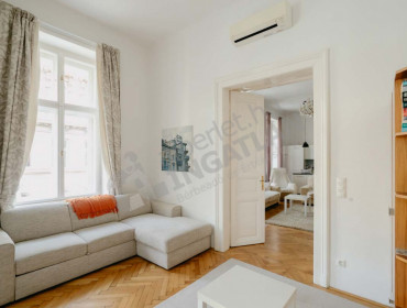 Hunyadi tér-budapest-vi-kerulet-hunyadi-ter_4.jpg