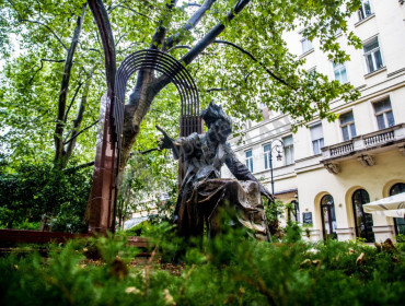 Liszt Ferenc tér-budapest-vi-kerulet-liszt-ferenc-ter_13.jpg